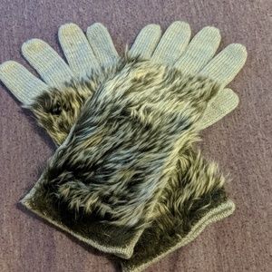 Ann Taylor faux fur gloves
